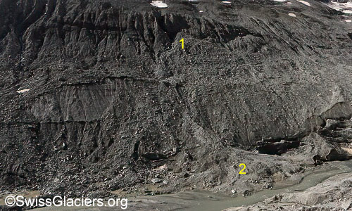 Abfluss des Schmelzwassers im Bereich des Gletschertors am 5. August 2024.