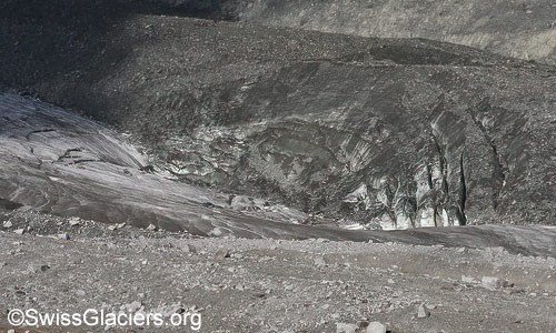 Schwarzberggletscher: Einsturztrichter von Nordosten. Foto vom 27. August 2024.