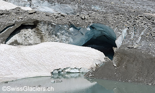 Toteiskegel  Tiefengletscher: Gletschertor am 4.8.2019.