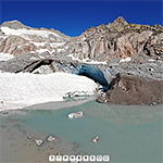 Tiefengletscher: Gletschertor und Gletschersee (Luftaufnahme)