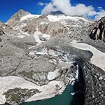 Tiefengletscher: Einsturztrichter und Toteiskegel von Süden (Luftaufnahme)