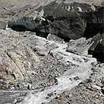 Langgletscher: Gletschertor und Gletscherbach am 8.9.2020 (Luftaufnahme)