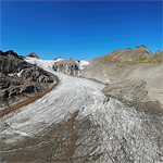 Griesgletscher: Eisstrom, Gletscherbach und länglicher proglazialer See