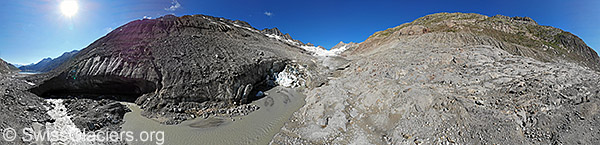 Eingestürztes Gletschertor am Oberaargletscher (Luftaufnahme).