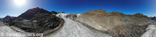 Griesgletscher: Steilerer Teil des Gletschers und Erosion an Seitenmoräne am 11. August 2023