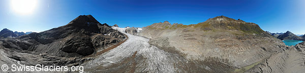 Griesgletscher: Eisstrom, Gletscherbach und länglicher proglazialer See am 11.8.2023
