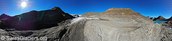 Rundhöcker und Schuttablagerung vor dem Griesgletscher