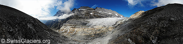 Mystische Stimmung am Kanderfirn (Luftaufnahme).