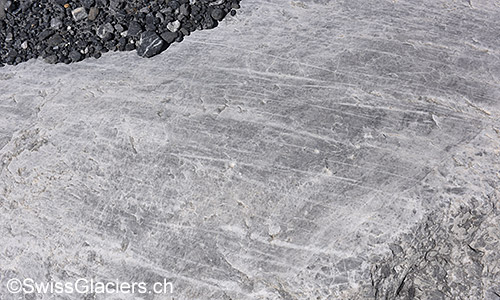 Gletscherschrammen auf Rundhöcker (Gamchigletscher 2019).