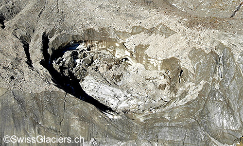 Grosser Einsturztrichter. (Unteraargletscher 2018).