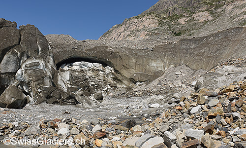 Grosser Einsturztrichter (Unteraargletscher 2018).