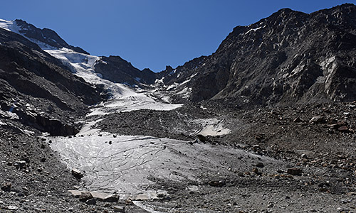 9.8.2020: Blick 
auf die Obermoräne des Grüebugletschers (Saastal).
