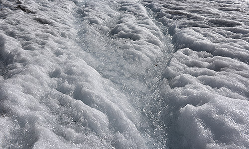 Supraglazialer Schmelzwasserkanel auf dem Rappegletscher