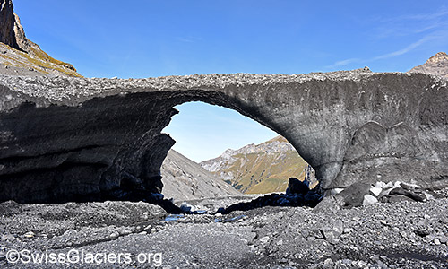 12-15m high arc of ice (Gamchi glacier)